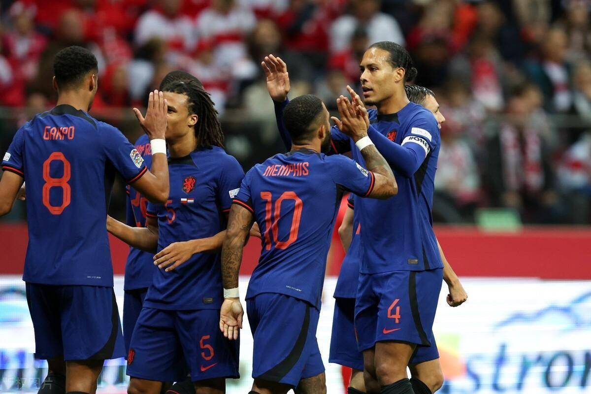 丹麦队鏖战泰国队，黄鸭组合扛起全队