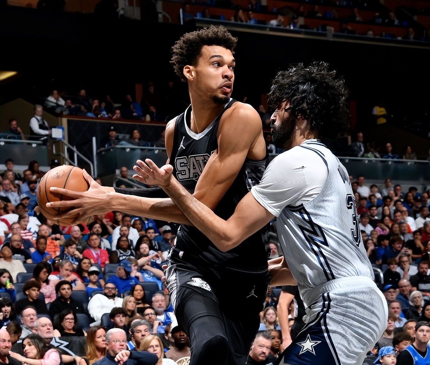 魔术碾压马刺，布伦森带队取胜