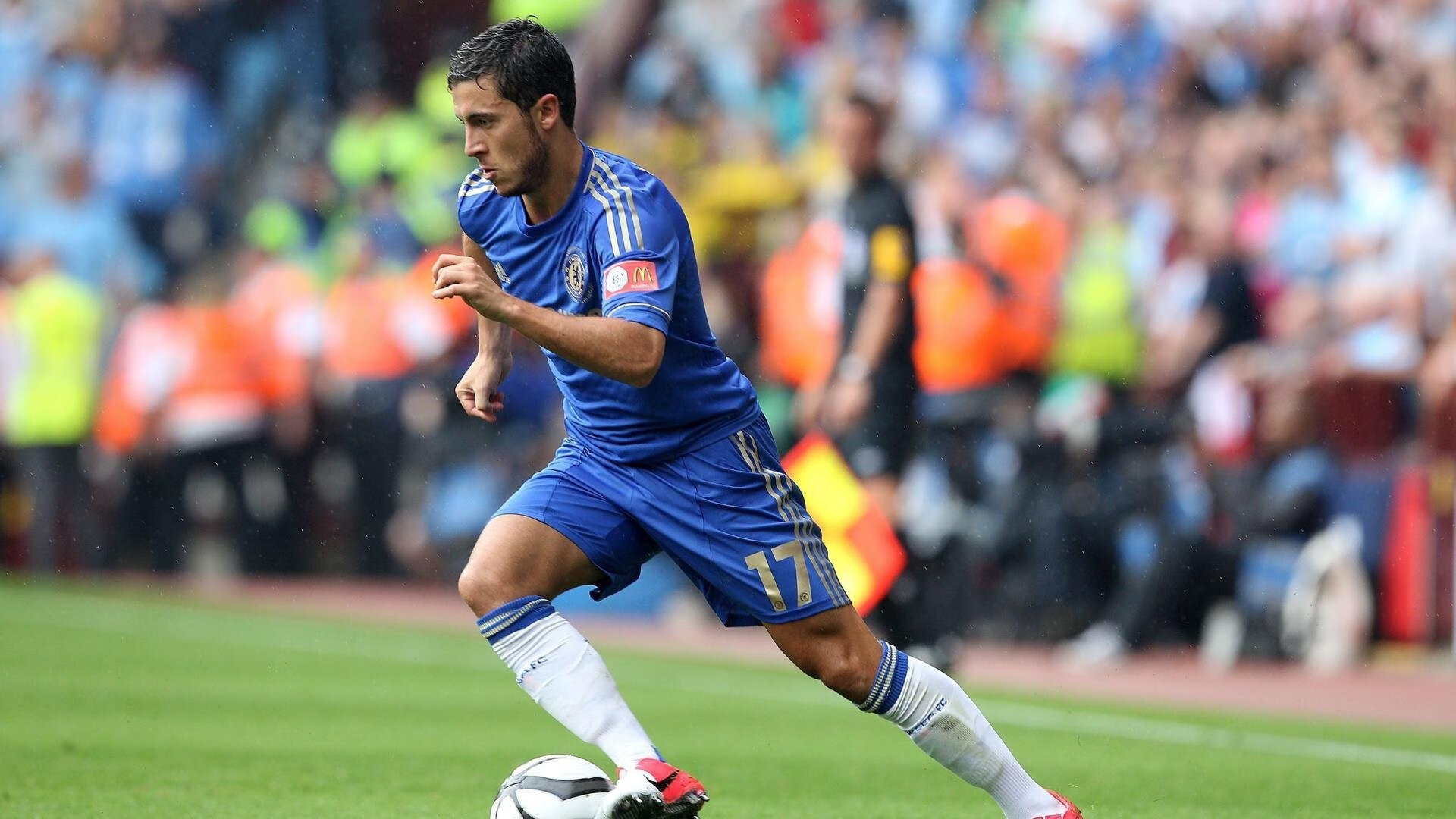 爱游戏在线-当国王降临圣西罗，篮球基因如何重塑足球叙事