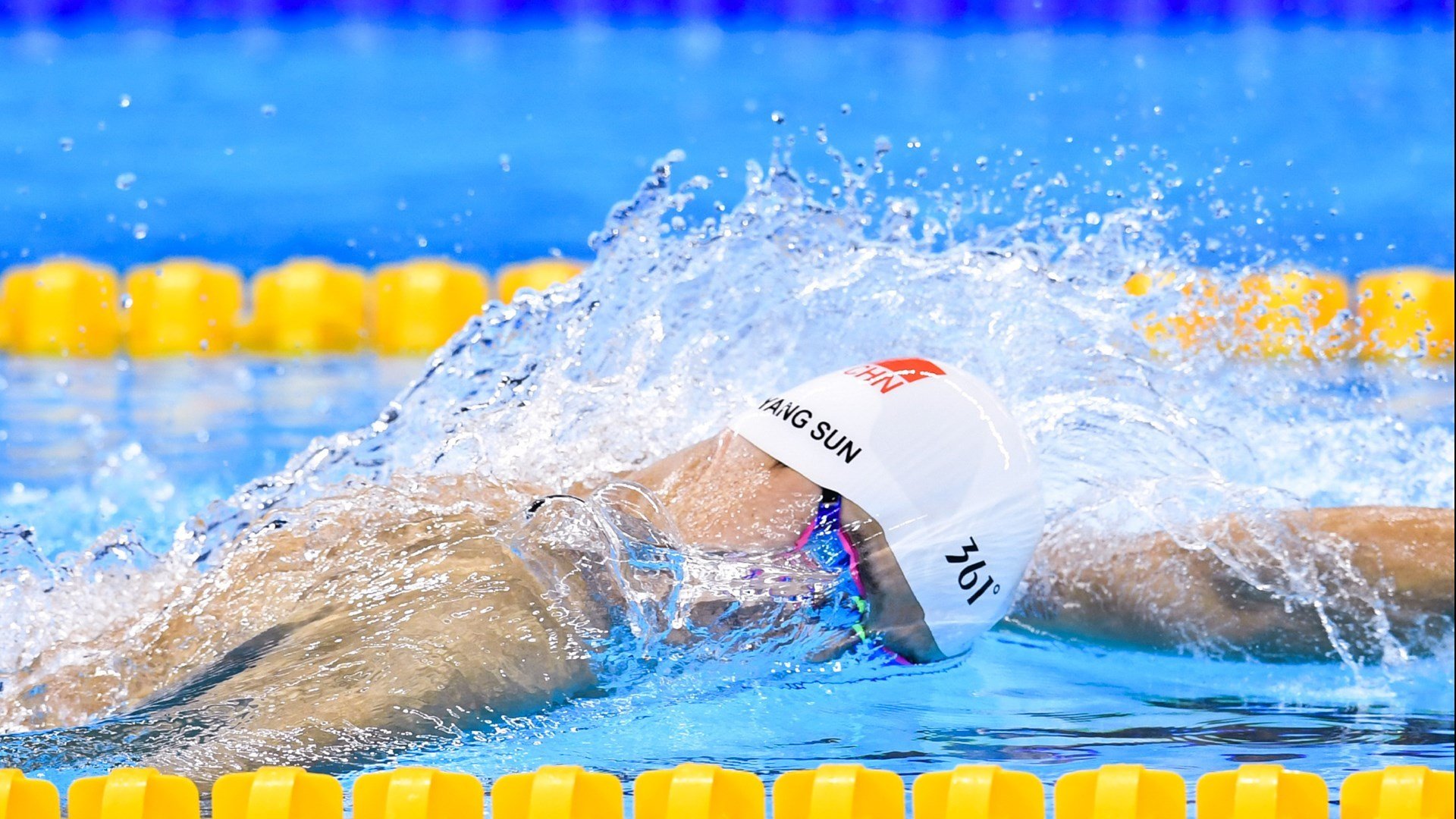 约基奇数据全面爆炸，热火火力压制辽宁队，现代篮球的战术革命与东方困境